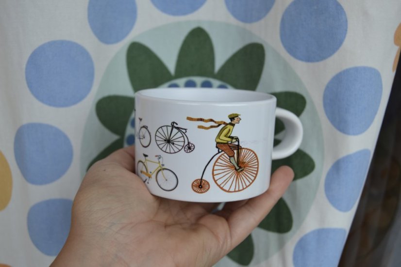 Makronka keramická cyklista