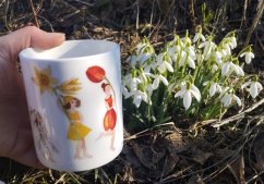 Porcelánový hrnek Jarní víly přináší jaro