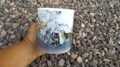 Porcelánový hrnek Zimní vlci na ledu
