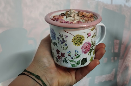 Svíčka v plechu Rozkvetlá zahrada barevný lem