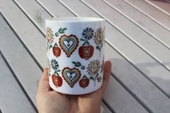 Porcelánový hrnek folklorní květy barevné