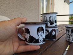 Plecháček malý Beatles černý lem