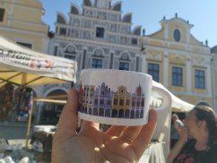 Makronka keramická Telč domy na náměstí