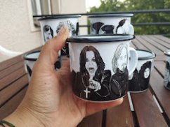Plecháček Black Sabbath černý lem