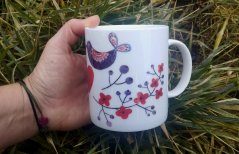 Porcelánový hrnek Folkorní ptáčci a bobule